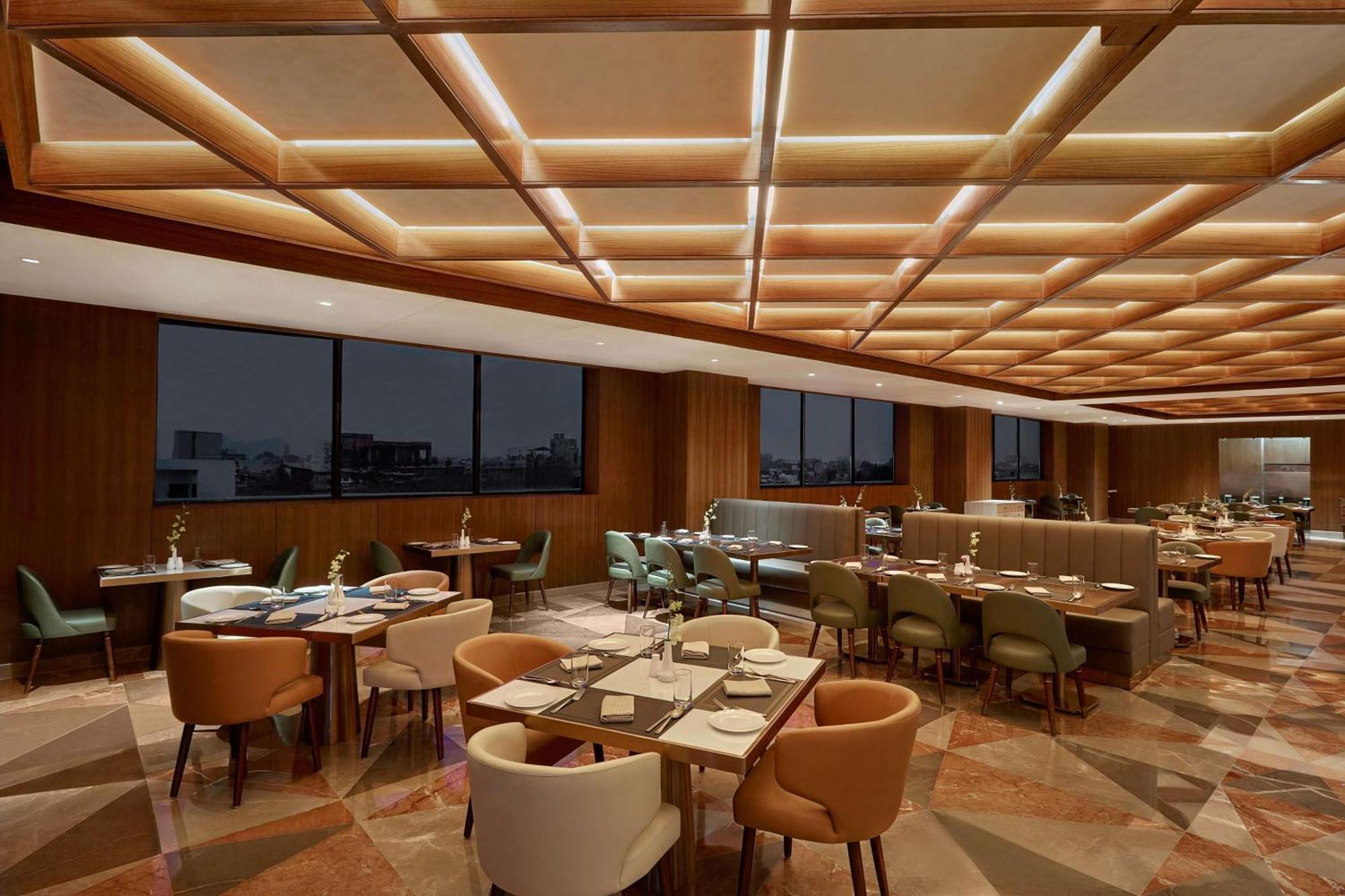 Doubletree By Hilton Varanasi Exterior foto